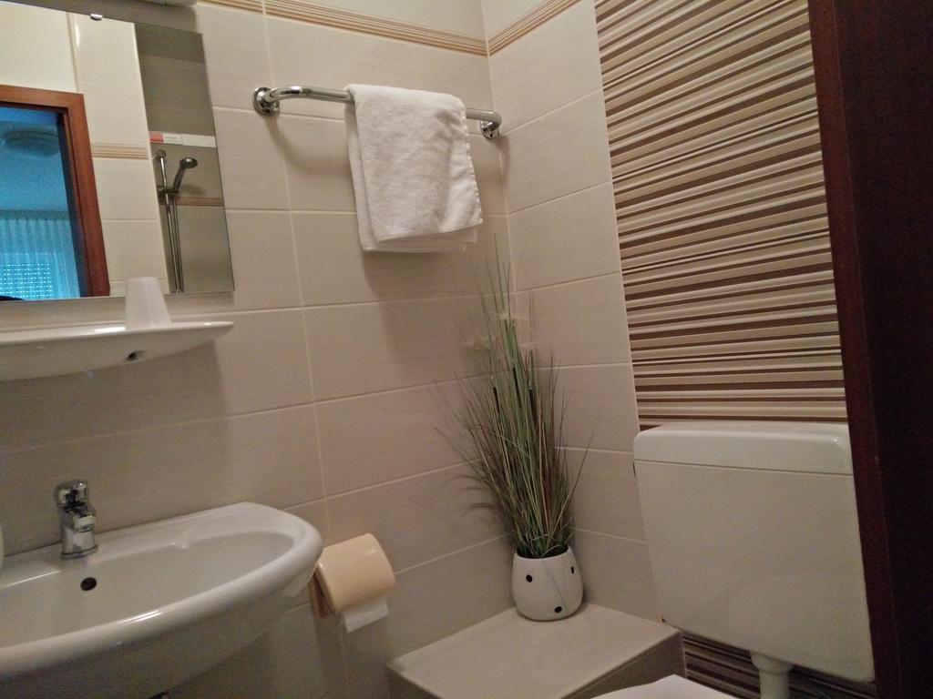 Hotel Alfa Ной-Ізенбург Номер фото