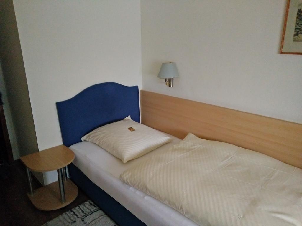 Hotel Alfa Ной-Ізенбург Номер фото
