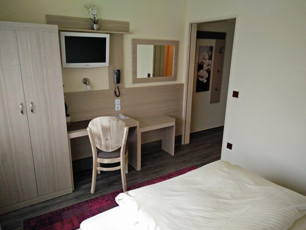Hotel Alfa Ной-Ізенбург Екстер'єр фото