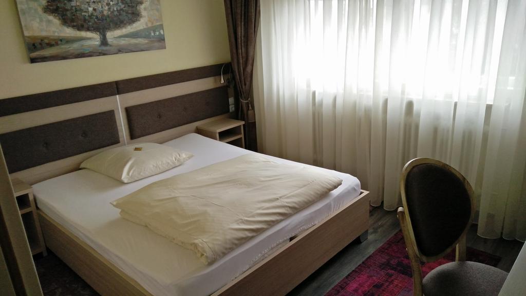 Hotel Alfa Ной-Ізенбург Номер фото